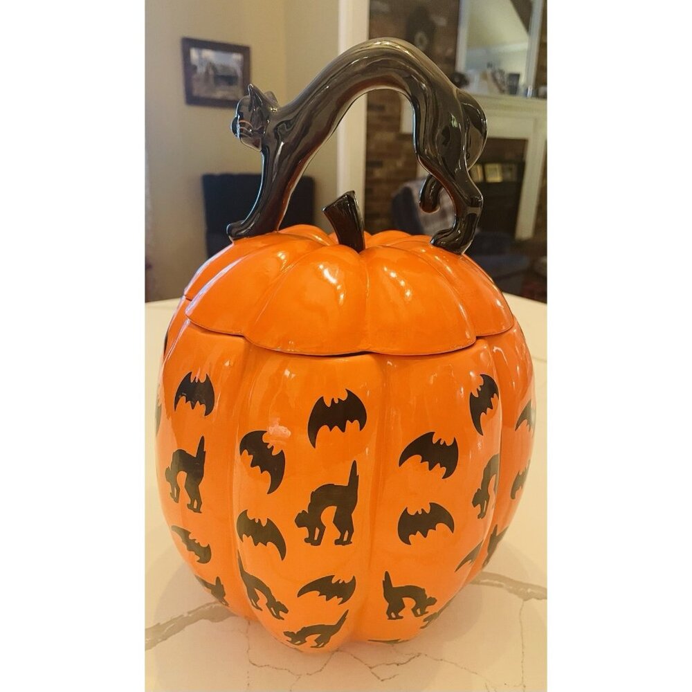 NEIMAN MARCUS  BLACK CAT BLACK BAT MOTIF HALLOWEEN‎ PUMPKIN COOKIE JAR RARE read